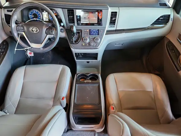 5TDYZ3DC1HS889818 2017 TOYOTA SIENNA - Image 8