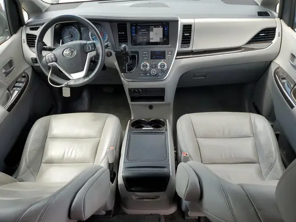 5TDYZ3DC1HS890063 2017 TOYOTA SIENNA - Image 8