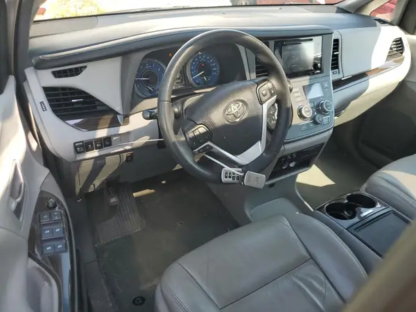 5TDYZ3DC1HS891066 2017 TOYOTA SIENNA - Image 8