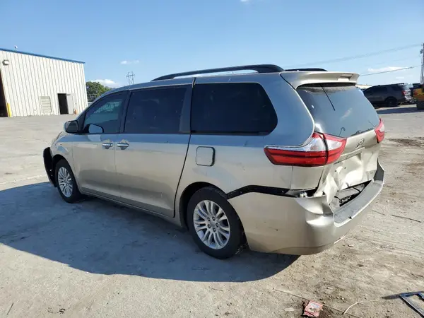 5TDYZ3DC1HS891892 2017 TOYOTA SIENNA - Image 2