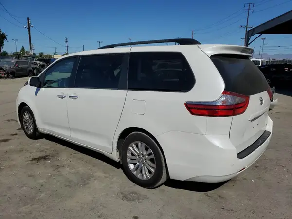 5TDYZ3DC1HS893495 2017 TOYOTA SIENNA - Image 2