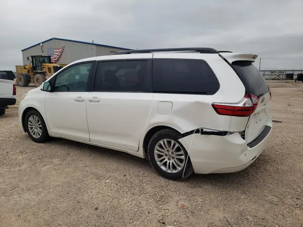 5TDYZ3DC1HS898650 2017 TOYOTA SIENNA - Image 2
