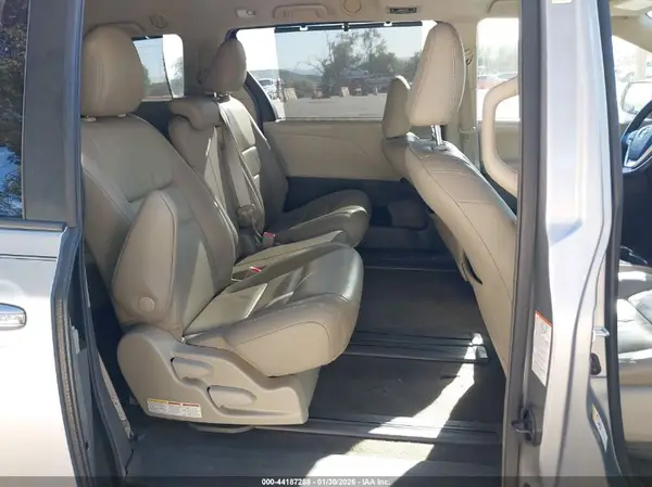 5TDYZ3DC1JS901018 2018 TOYOTA SIENNA - Image 8