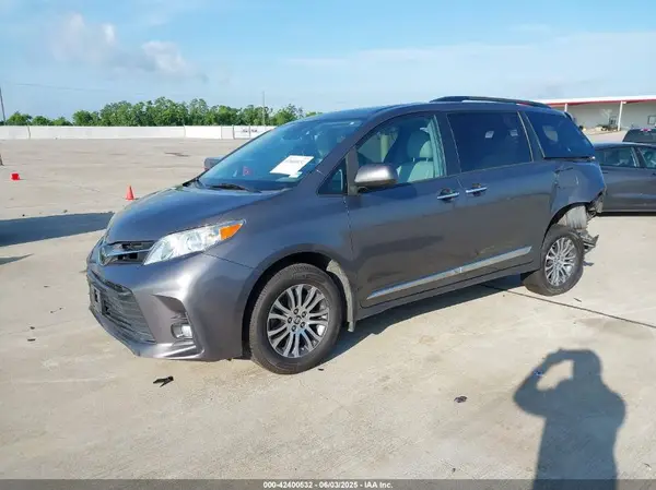 5TDYZ3DC1JS904646 2018 TOYOTA SIENNA - Image 2