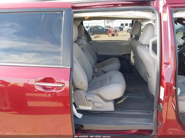 5TDYZ3DC1JS909295 2018 TOYOTA SIENNA - Image 8