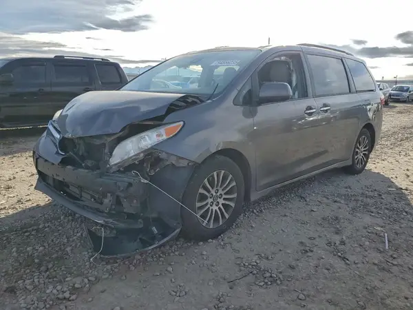 5TDYZ3DC1JS910365 2018 TOYOTA SIENNA - Image 1