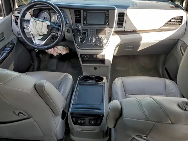5TDYZ3DC1JS910365 2018 TOYOTA SIENNA - Image 8