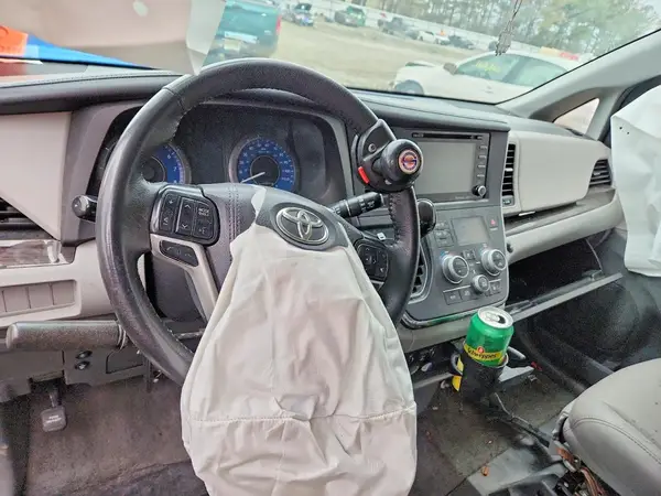 5TDYZ3DC1JS910401 2018 TOYOTA SIENNA - Image 8