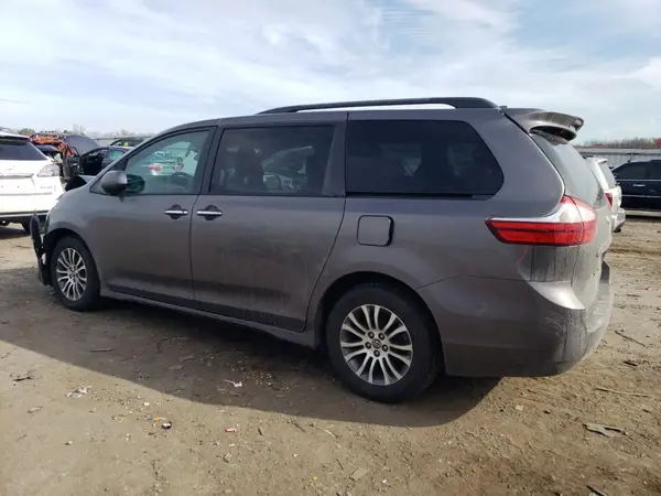5TDYZ3DC1JS913086 2018 TOYOTA SIENNA - Image 2