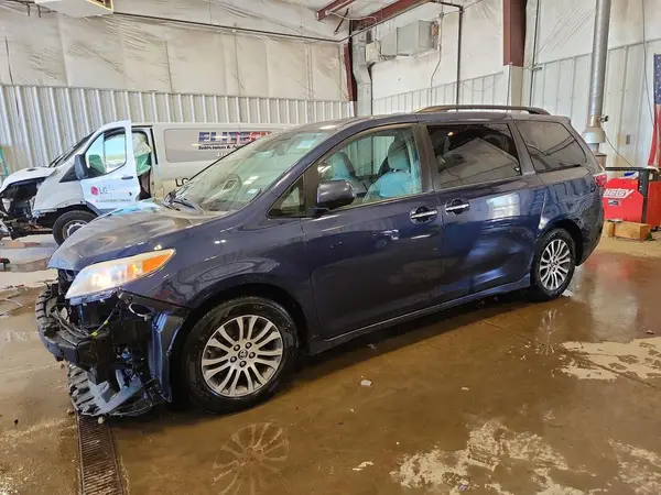5TDYZ3DC1JS915999 2018 TOYOTA SIENNA - Image 1