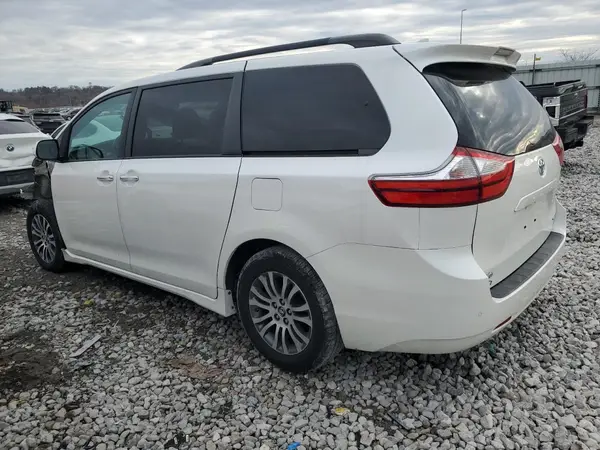 5TDYZ3DC1JS919423 2018 TOYOTA SIENNA - Image 2