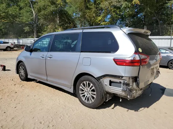 5TDYZ3DC1JS925299 2018 TOYOTA SIENNA - Image 2