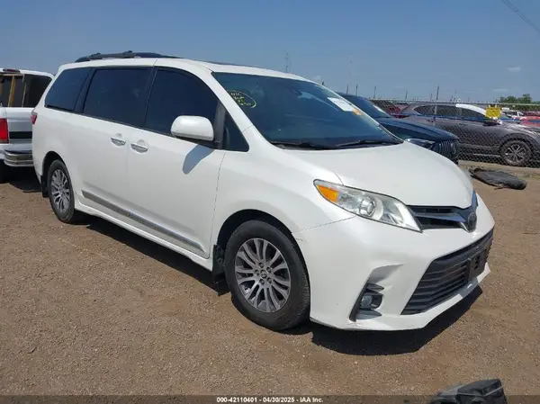 5TDYZ3DC1JS930051 2018 TOYOTA SIENNA - Image 1