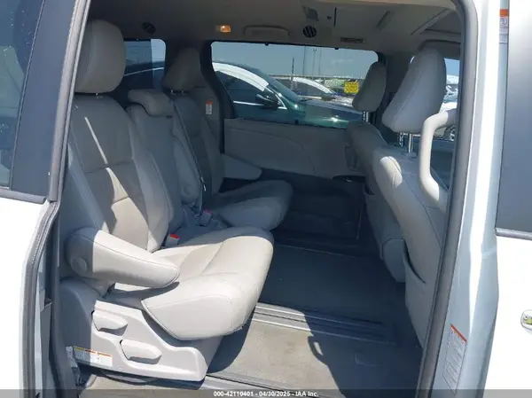 5TDYZ3DC1JS930051 2018 TOYOTA SIENNA - Image 8