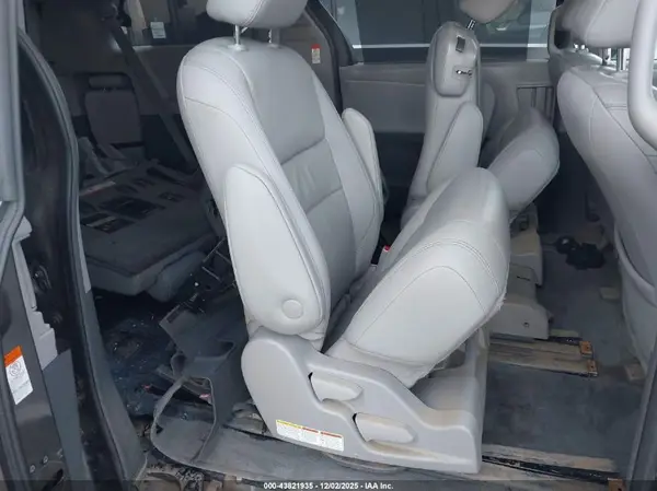 5TDYZ3DC1JS932012 2018 TOYOTA SIENNA - Image 8