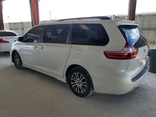 5TDYZ3DC1JS934925 2018 TOYOTA SIENNA - Image 2