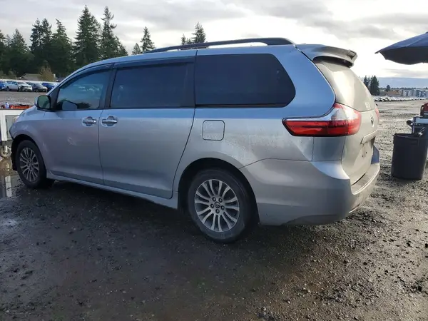 5TDYZ3DC1JS939526 2018 TOYOTA SIENNA - Image 2