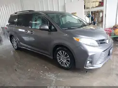 5TDYZ3DC1JS940952 2018 TOYOTA SIENNA
