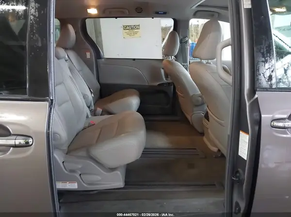 5TDYZ3DC1JS940952 2018 TOYOTA SIENNA - Image 8
