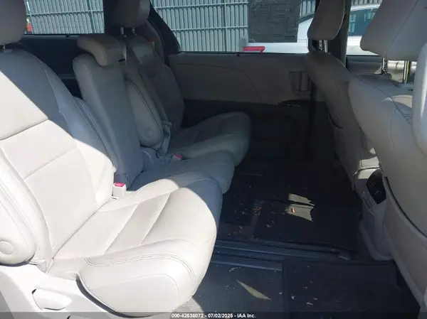 5TDYZ3DC1JS941034 2018 TOYOTA SIENNA - Image 8