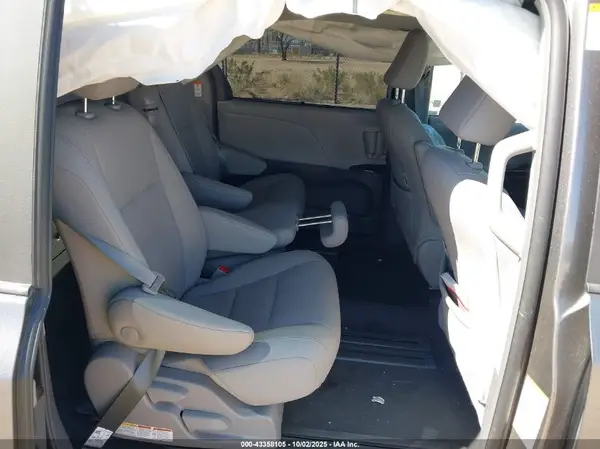 5TDYZ3DC1JS942460 2018 TOYOTA SIENNA - Image 8