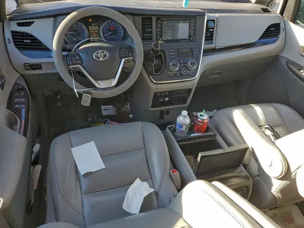 5TDYZ3DC1JS944631 2018 TOYOTA SIENNA - Image 8
