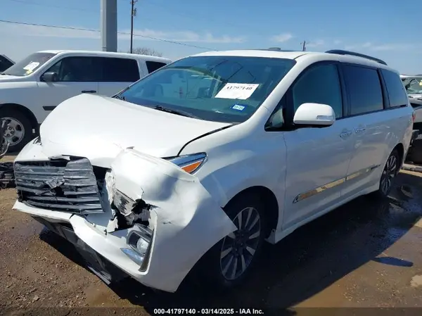5TDYZ3DC1JS946752 2018 TOYOTA SIENNA - Image 2