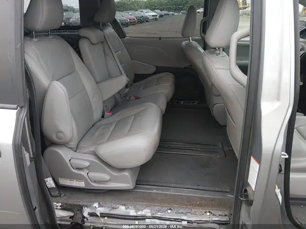 5TDYZ3DC1JS949909 2018 TOYOTA SIENNA - Image 8