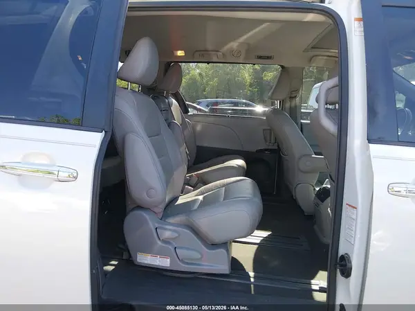 5TDYZ3DC1JS951286 2018 TOYOTA SIENNA - Image 8