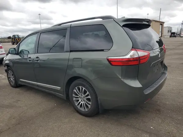 5TDYZ3DC1JS951370 2018 TOYOTA SIENNA - Image 2