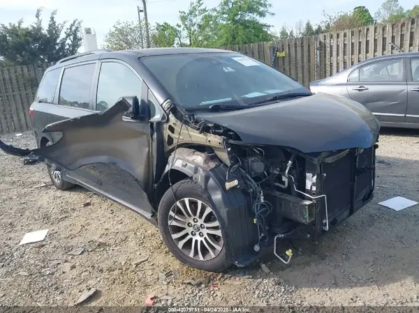 5TDYZ3DC1JS953619 2018 TOYOTA SIENNA - Image 1