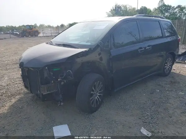 5TDYZ3DC1JS953619 2018 TOYOTA SIENNA - Image 2