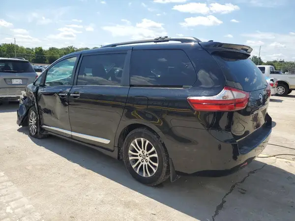 5TDYZ3DC1JS957640 2018 TOYOTA SIENNA - Image 2
