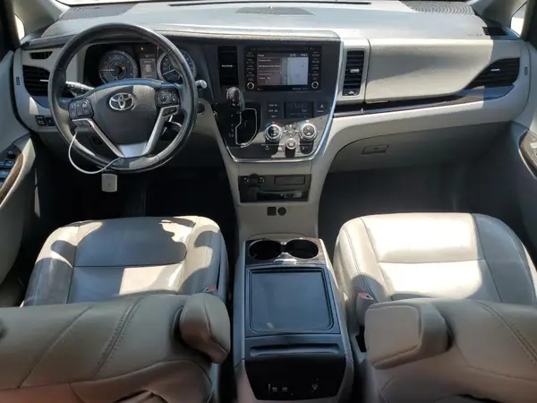 5TDYZ3DC1JS957640 2018 TOYOTA SIENNA - Image 8
