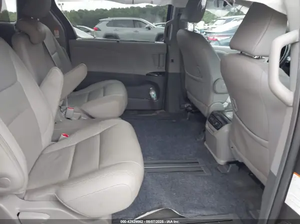 5TDYZ3DC1JS958383 2018 TOYOTA SIENNA - Image 8