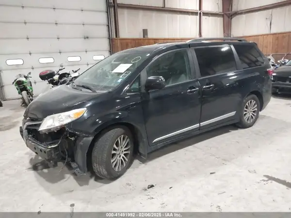 5TDYZ3DC1JS960019 2018 TOYOTA SIENNA - Image 2