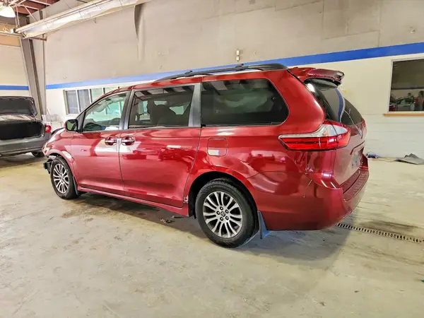 5TDYZ3DC1JS962398 2018 TOYOTA SIENNA - Image 2