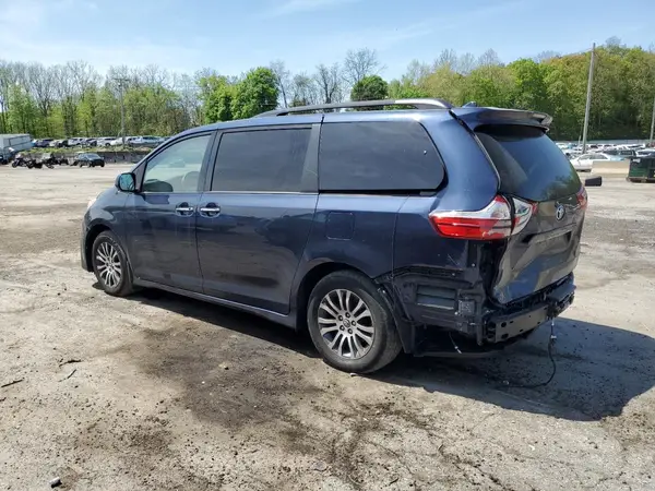 5TDYZ3DC1JS962837 2018 TOYOTA SIENNA - Image 2