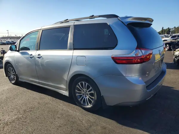 5TDYZ3DC1KS001155 2019 TOYOTA SIENNA - Image 2
