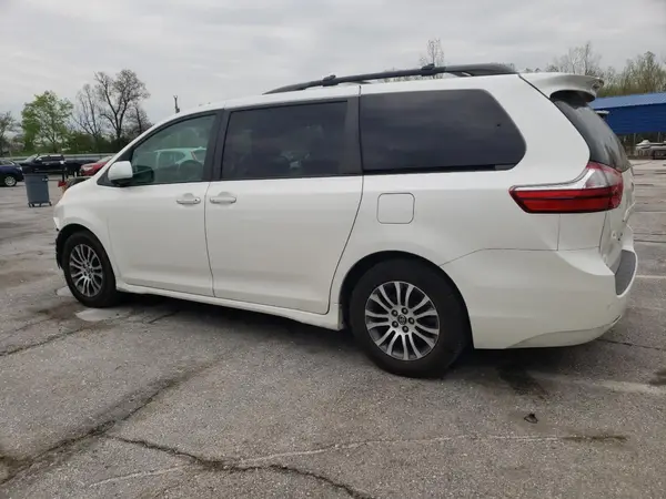 5TDYZ3DC1KS002337 2019 TOYOTA SIENNA - Image 2