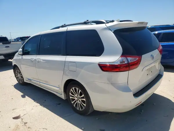 5TDYZ3DC1KS003150 2019 TOYOTA SIENNA - Image 2