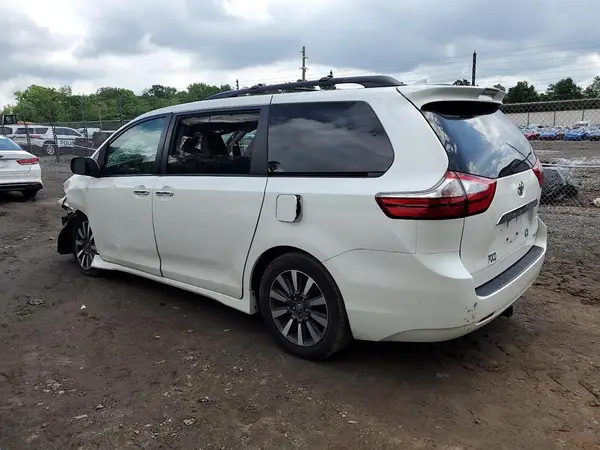 5TDYZ3DC1KS008042 2019 TOYOTA SIENNA - Image 2