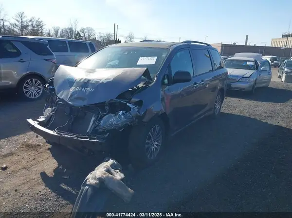 5TDYZ3DC1KS009336 2019 TOYOTA SIENNA - Image 2