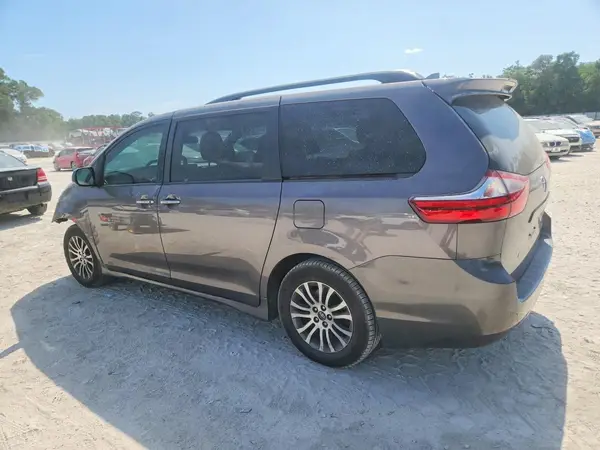 5TDYZ3DC1KS014049 2019 TOYOTA SIENNA - Image 2