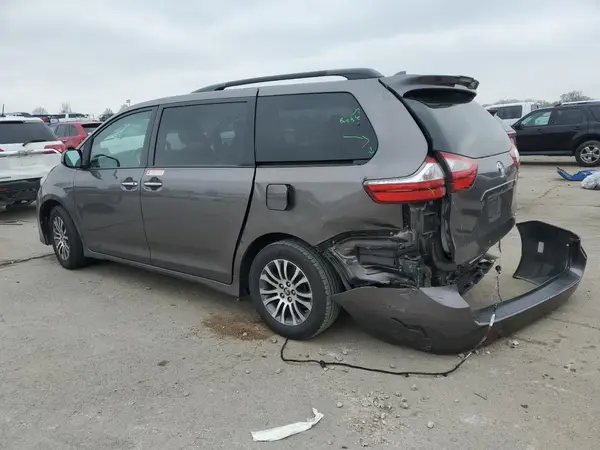 5TDYZ3DC1KS015587 2019 TOYOTA SIENNA - Image 2