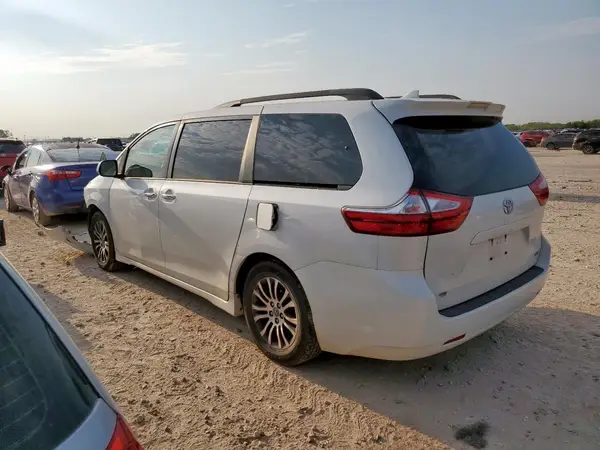 5TDYZ3DC1KS016030 2019 TOYOTA SIENNA - Image 2