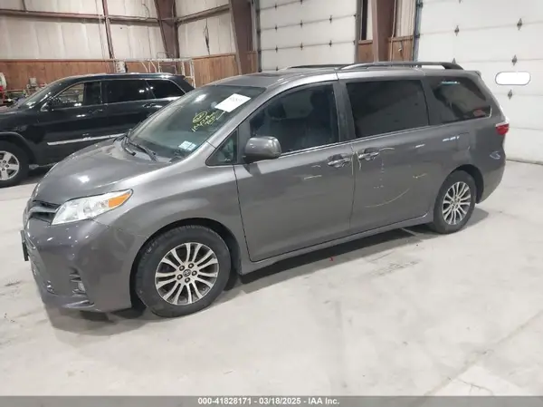 5TDYZ3DC1KS016206 2019 TOYOTA SIENNA - Image 2