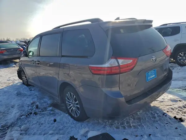 5TDYZ3DC1KS017050 2019 TOYOTA SIENNA - Image 2