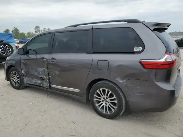 5TDYZ3DC1KS019056 2019 TOYOTA SIENNA - Image 2