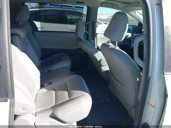 5TDYZ3DC1KS020157 2019 TOYOTA SIENNA - Image 8